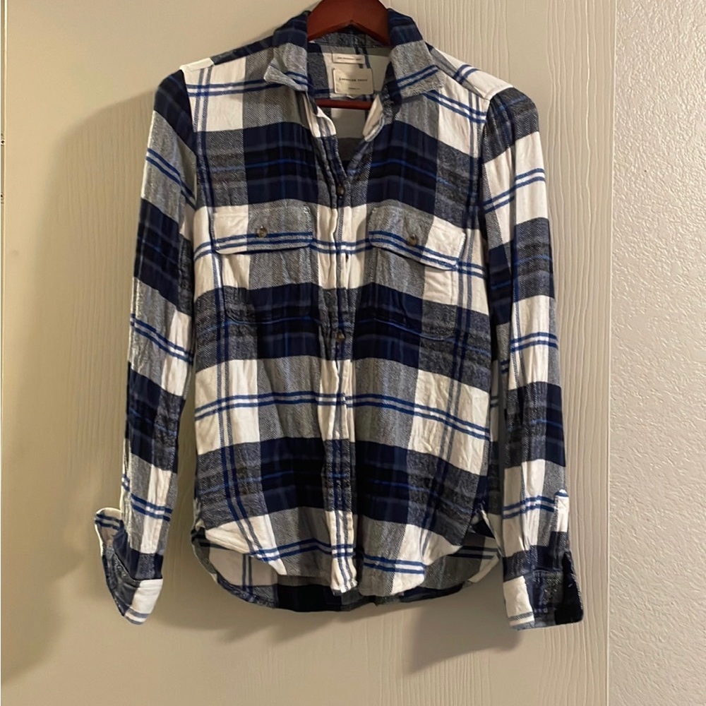 Women’s American Eagle plaid flannel shirt
